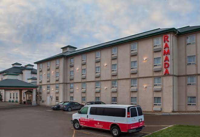 Ramada By Wyndham Red Deer Hotel & Suites Image