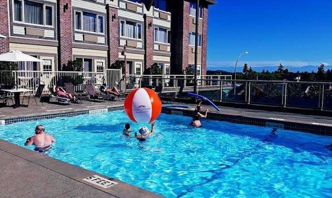 Howard johnson by wyndham victoria elk lake hotel & suites