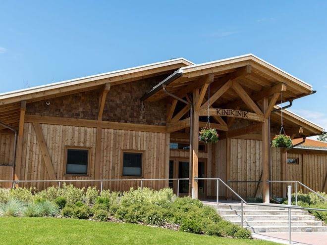 Kinikinik restaurant store & accommodations