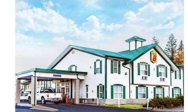 Super 8 By Wyndham 100 Mile House Image