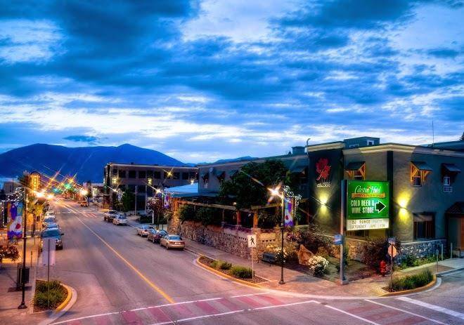 Creston hotel & suites