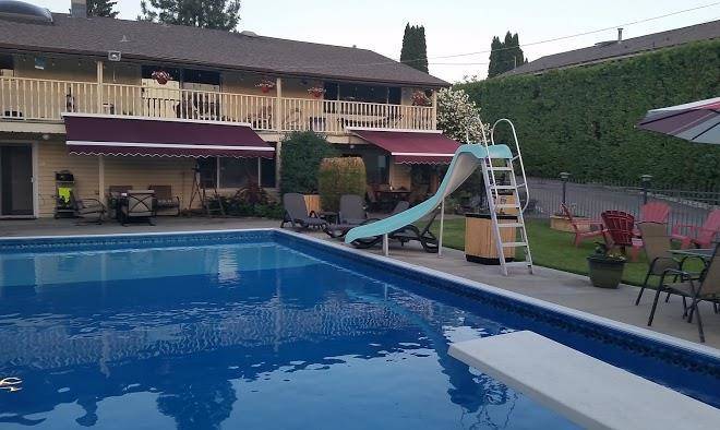 Aaron's pool and spa bed and breakfast
