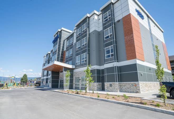 Microtel inn & suites by wyndham kelowna