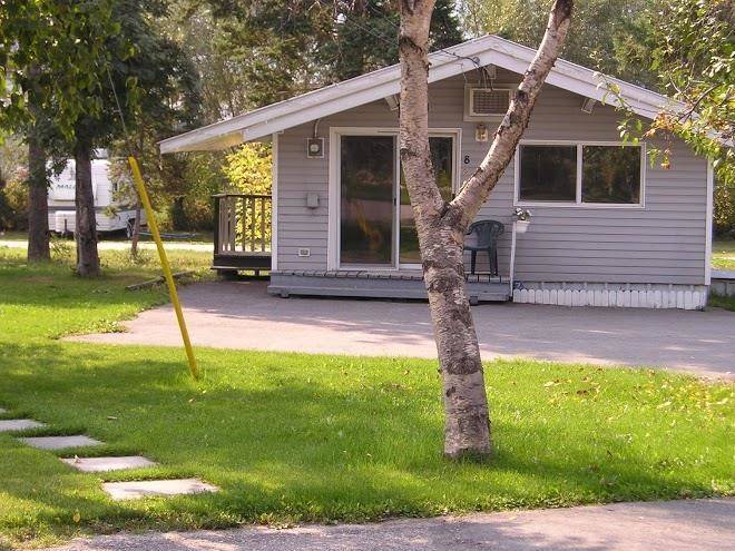 Brookside Motel Image