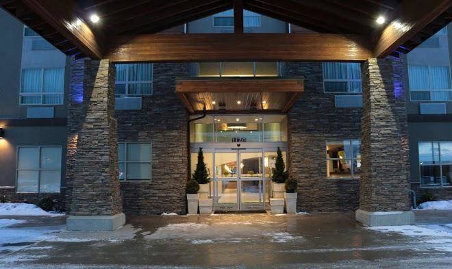 Holiday inn express golden kicking horse
