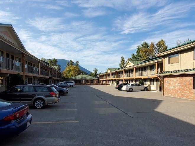 Surestay Plus Hotel By Best Western Salmon Arm Image