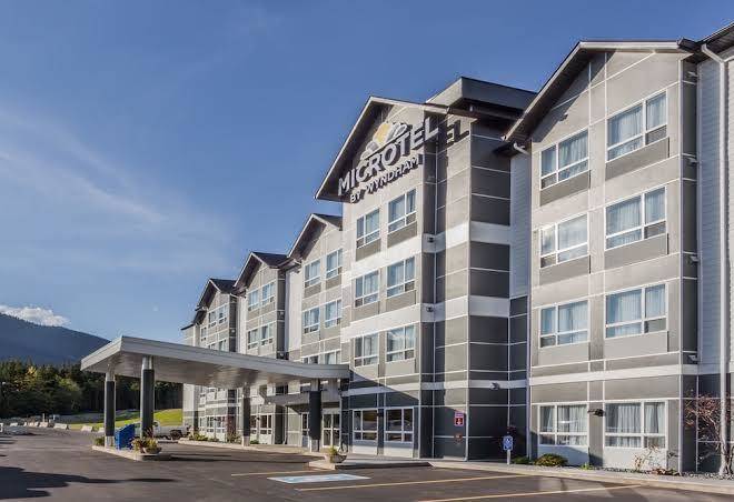Microtel Inn & Suites By Wyndham Oyster Bay Image