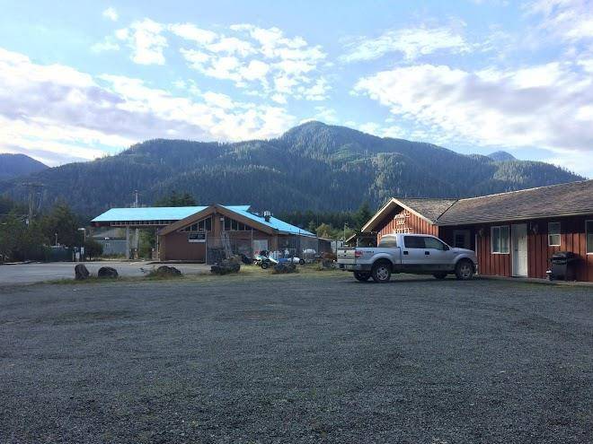 Nitinat lake motel