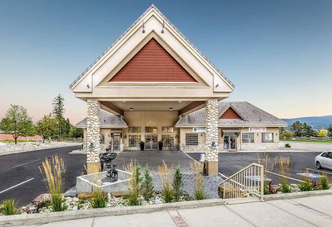 Prestige radium hot springs resort bw premier collection
