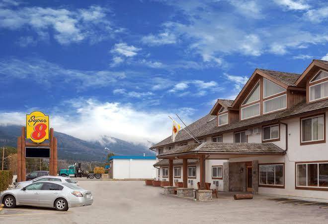 Super 8 By Wyndham Valemount Image