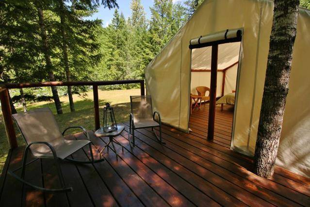 Reo rafting & yoga resort
