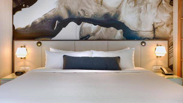 Delta Hotels By Marriott Vancouver Downtown Suites Image