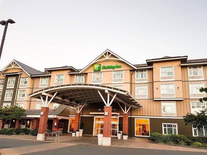 Holiday Inn & Suites Surrey East Cloverdale Image