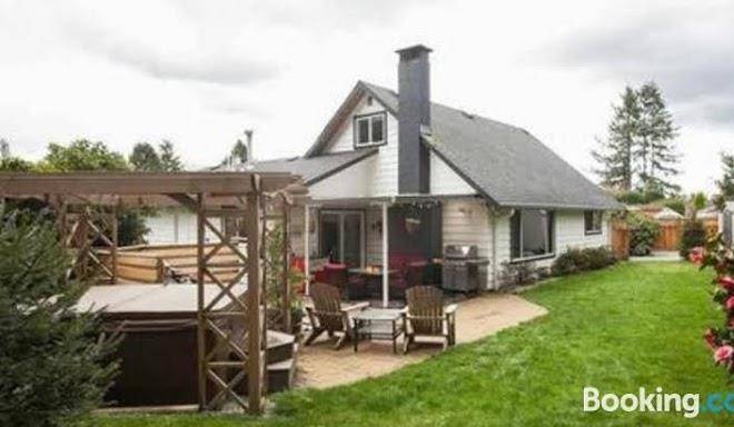 Hot Tub Pool Waterfall Large Back Yard Image