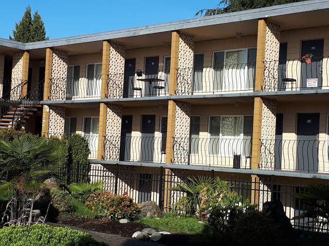 Port o call inn & suites