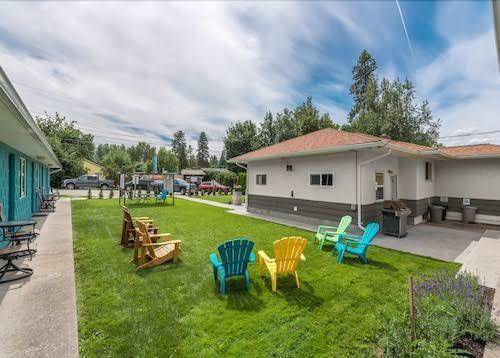 Naramata courtyard suites