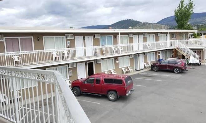 Plaza motel