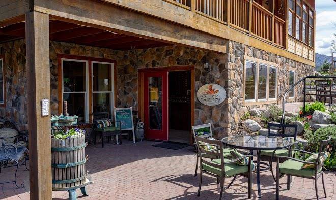 River stone estate winery