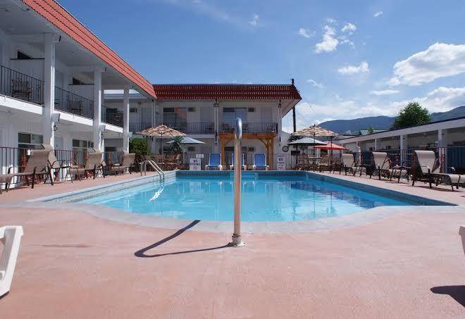 Riverside motel