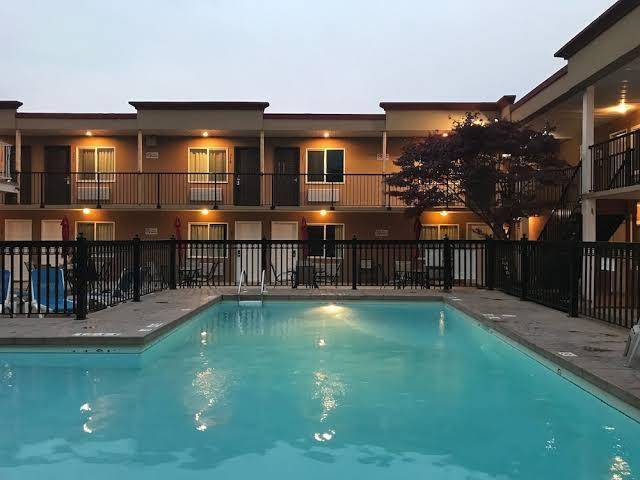 Sahara courtyard inn best cheap hotels & motels in penticton