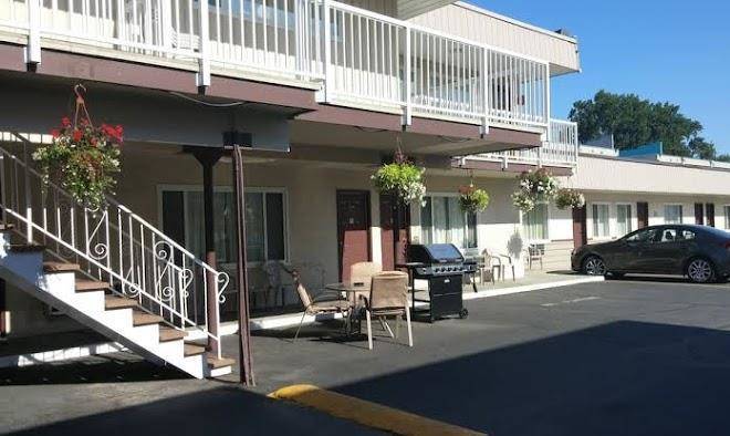 Shoreline resort