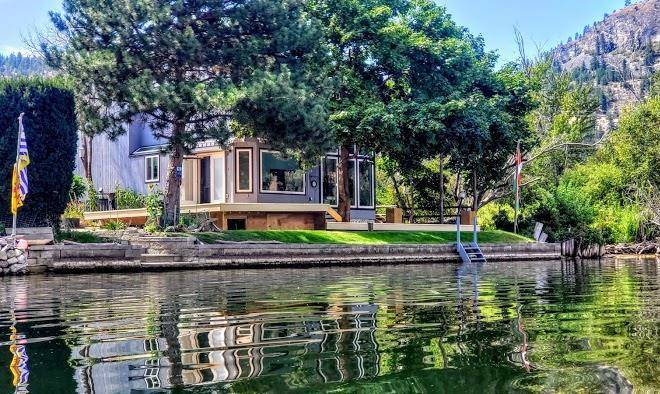 Vaseux lakefront resort