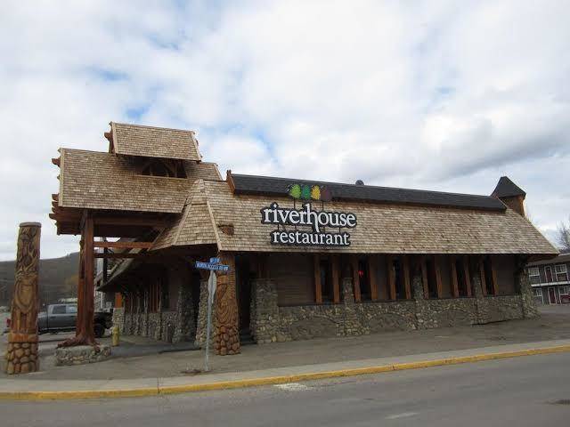 Pine cone motor inn