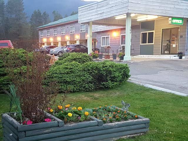 Sandman inn blue river