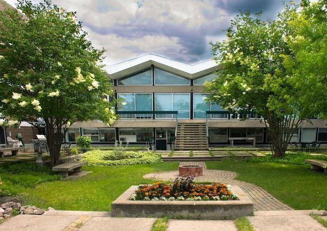Wilderness edge retreat and conference centre