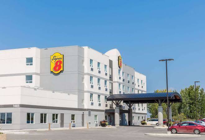 Super 8 by wyndham winnipeg east mb