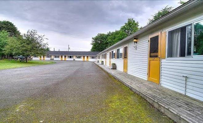 Picket fence motel