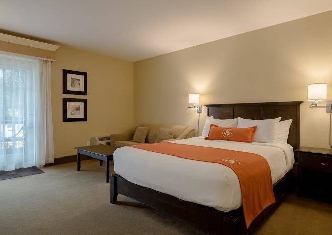 Amsterdam Inn & Suites Image