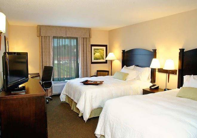 Hampton Inn & Suites By Hilton Moncton Image