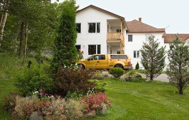Hotel robin hood and suites