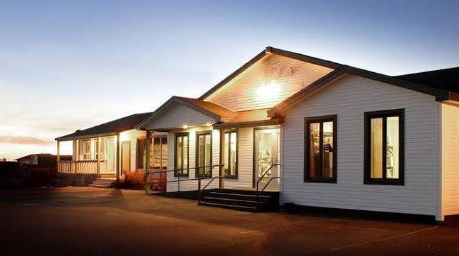 Shallow bay motel & cabins