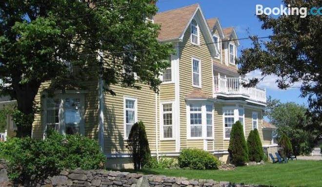 Louisbourg Harbour Inn Image