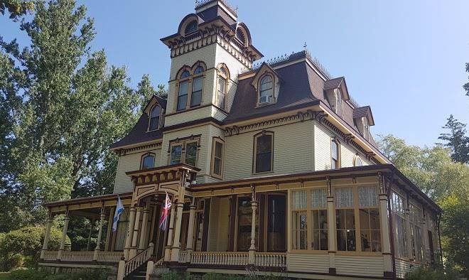 Clockmaker's inn