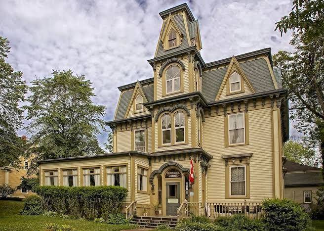 Bluenose lodge