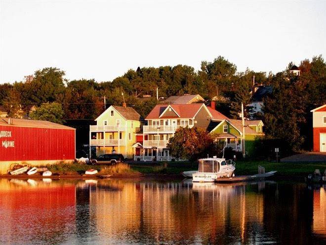 Water's edge inn & gallery