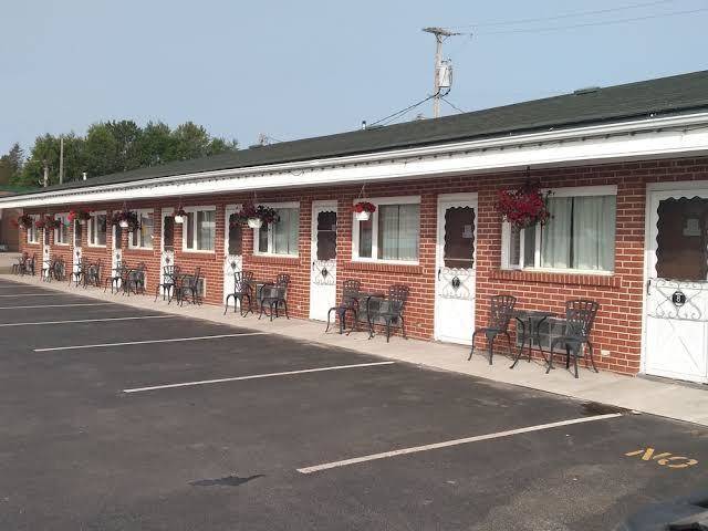 Algoma motel
