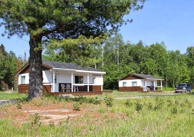 Sawpit Bay Motel & Cabins Image