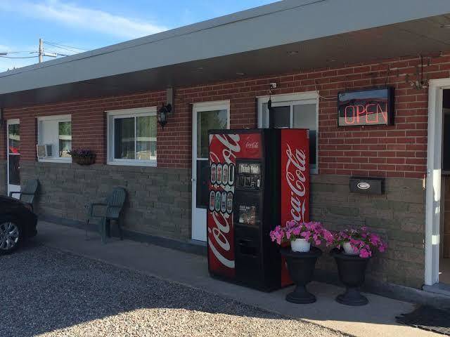 Trunk Road Motel Image