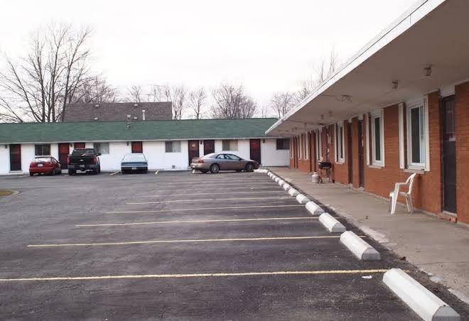 Colonial motel