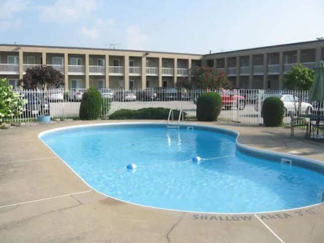 Super 8 by wyndham windsor dougall