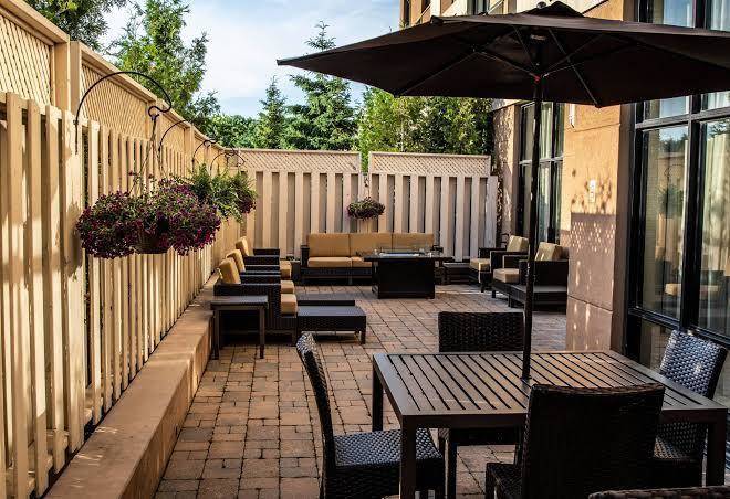 Courtyard By Marriott Kingston Highway 401 Division Street Image