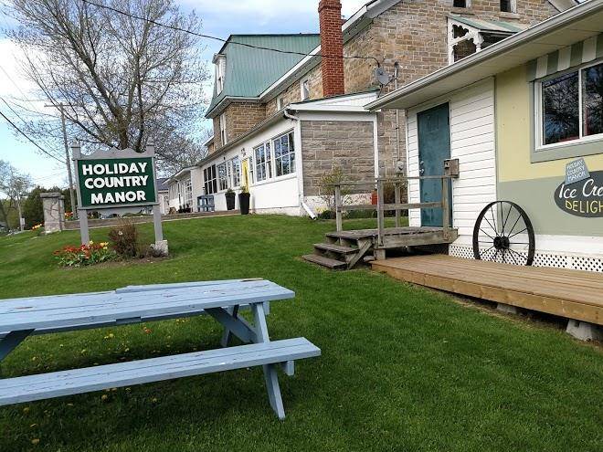 Holiday country manor