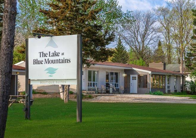 The lake at blue mountains