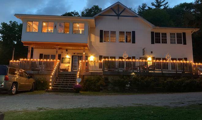 Little hawk resort & marina