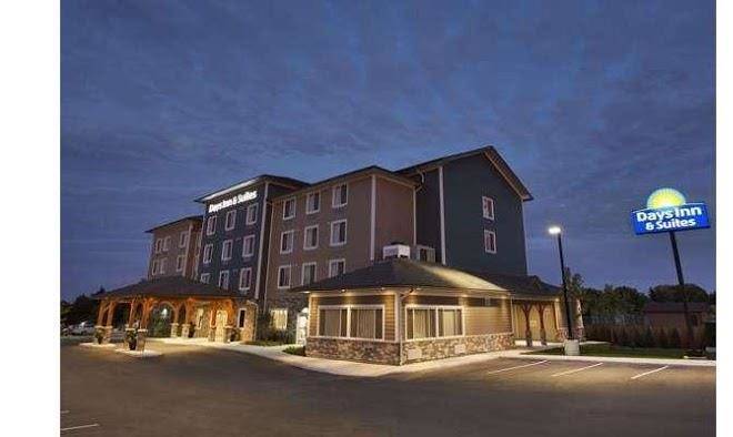 Days inn & suites by wyndham lindsay