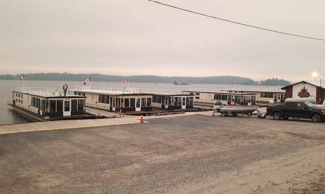 Lac seul floating lodges